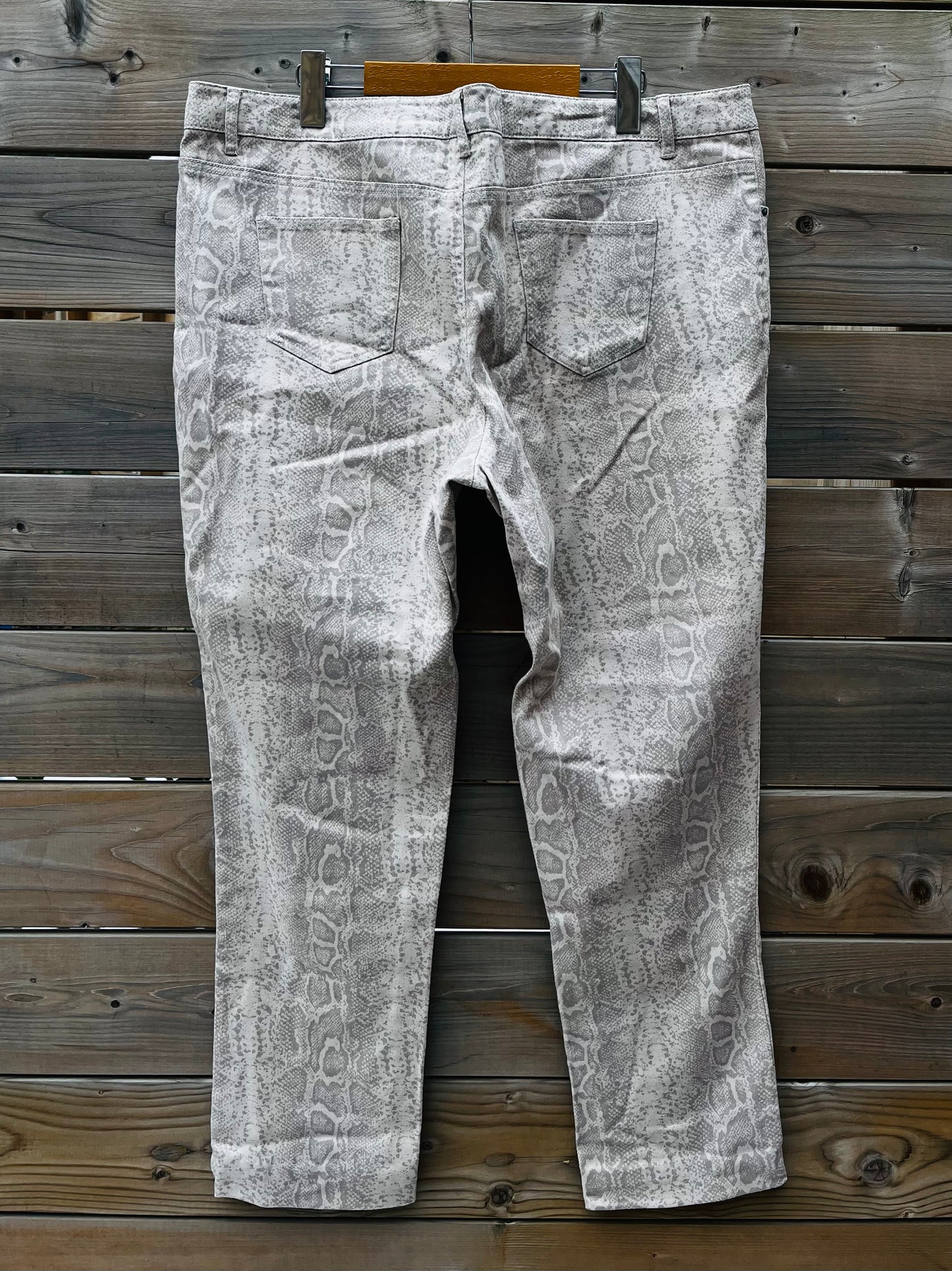 JESSCIA SNAKE PRINTED OFF WHITE WOMENS DENIM SIZE SMALL