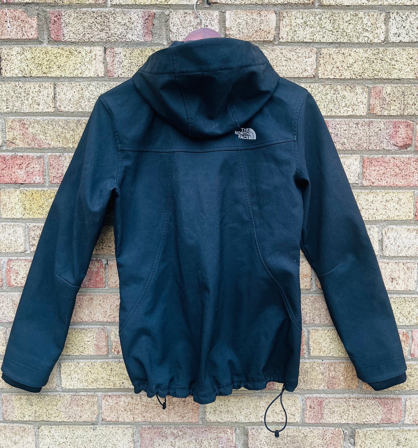 NORTH FACE WOMENS BLACK JACKET SIZE MEDIUM