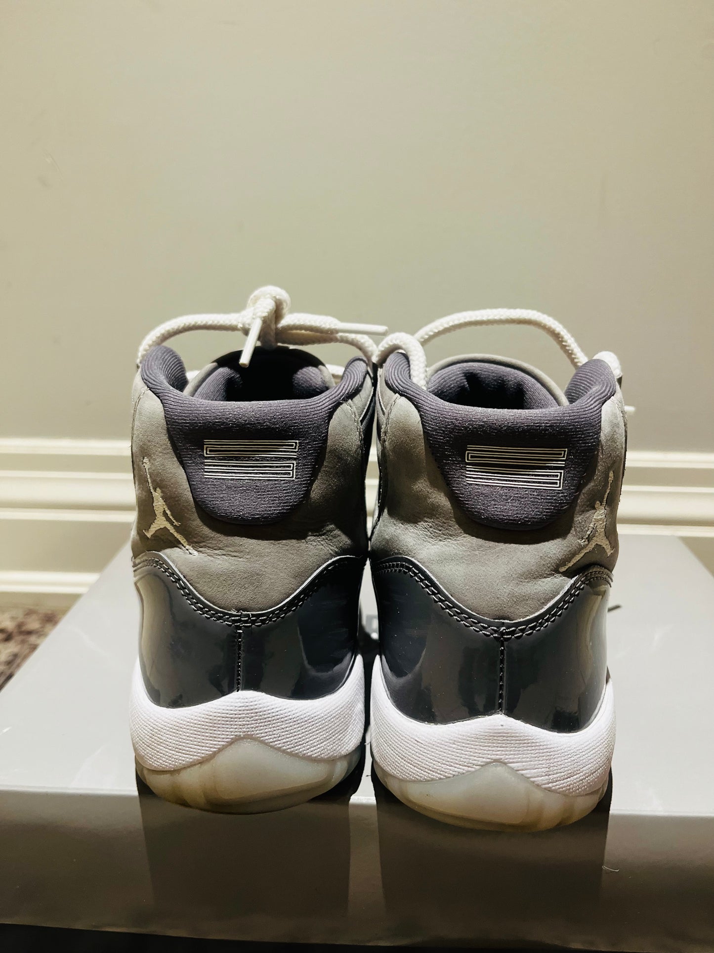 MENS GREY AIR JORDAN 11 RETRO SIZE US 8