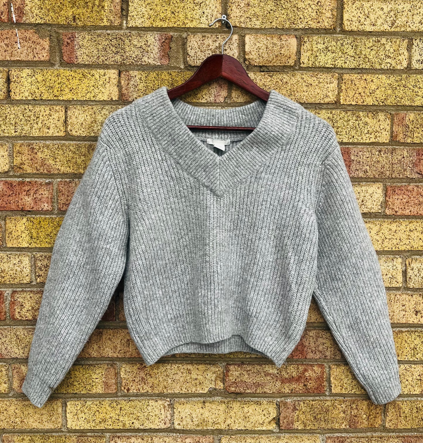 HM WOMENS SWEATER SIZE XSMALL