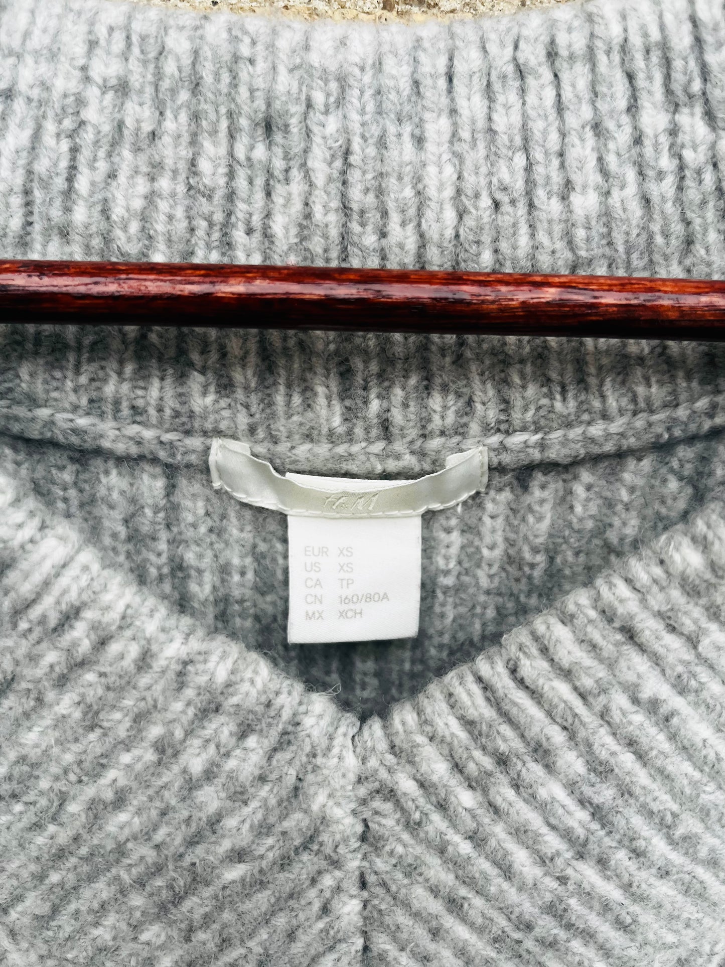 HM WOMENS SWEATER SIZE XSMALL