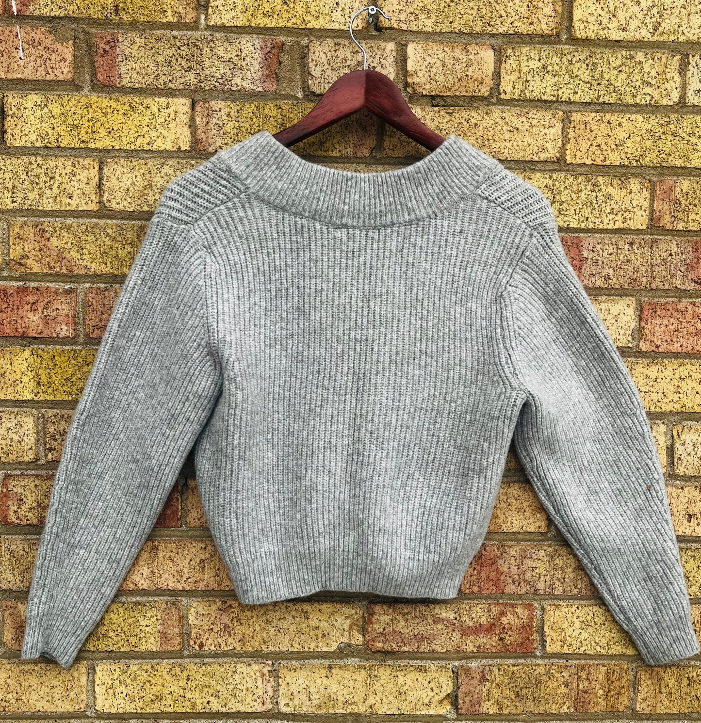 HM WOMENS SWEATER SIZE XSMALL