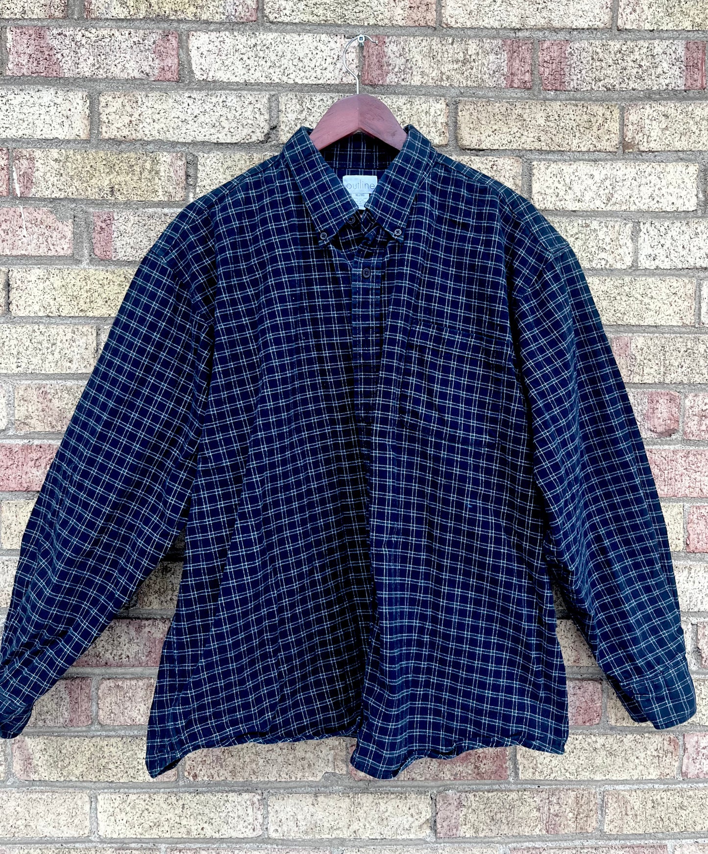 VINTAGE OUTLINE BUTTON UP SHIRT SIZE XL