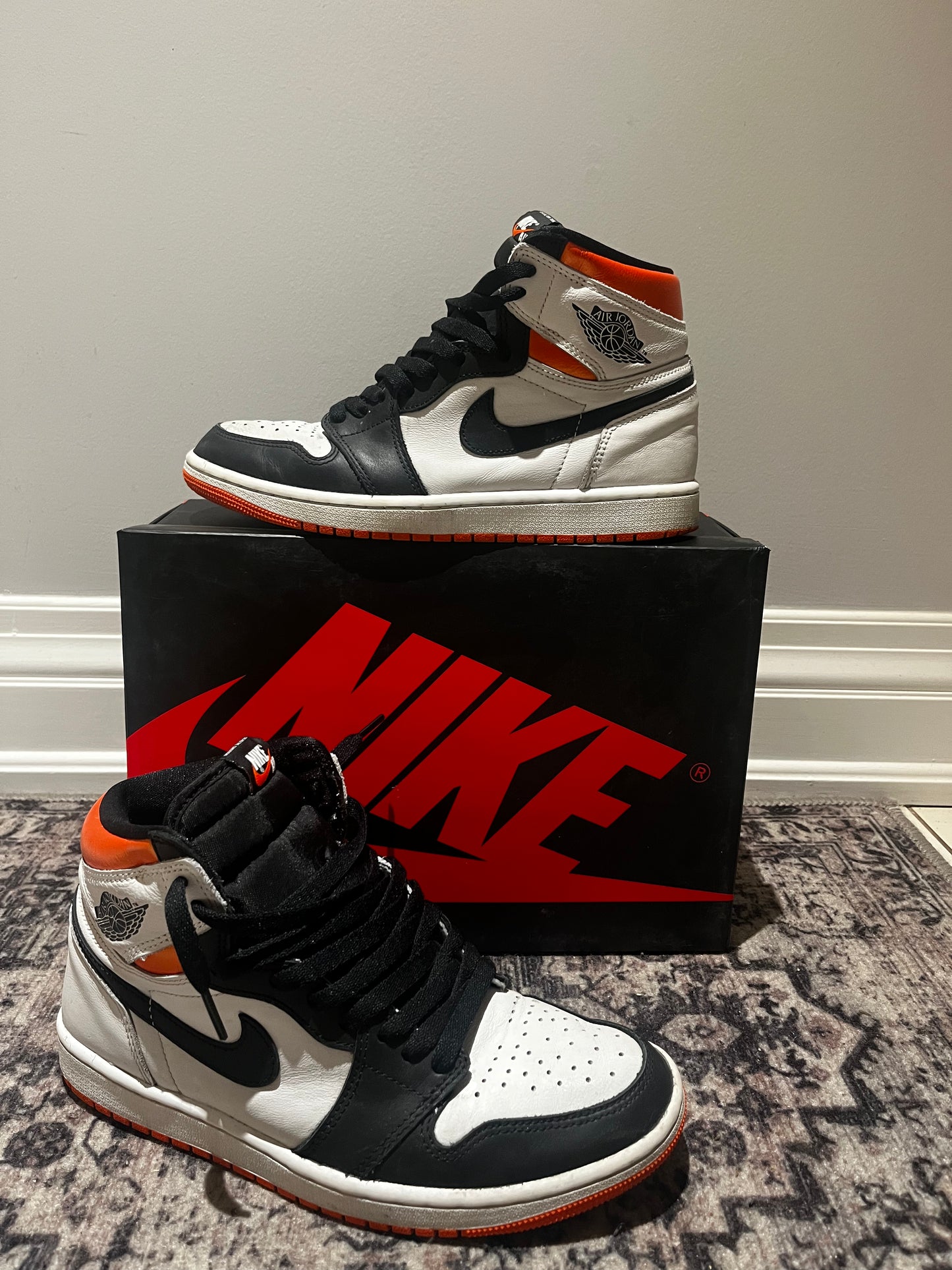 NIKE AIR JORDAN 1 RETRO HIGH ELECTRO ORANGE SIZE MENS US 8
