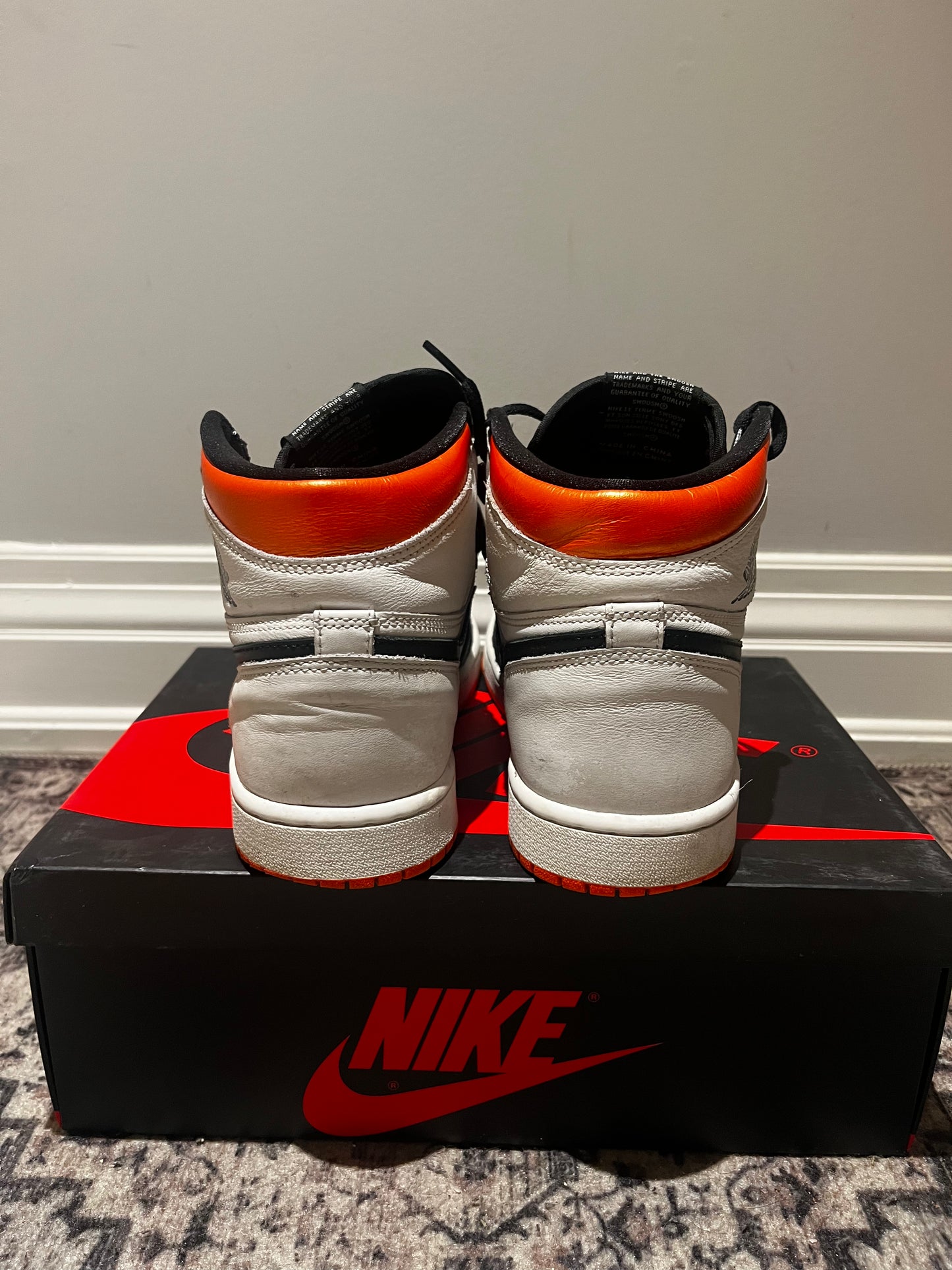 NIKE AIR JORDAN 1 RETRO HIGH ELECTRO ORANGE SIZE MENS US 8