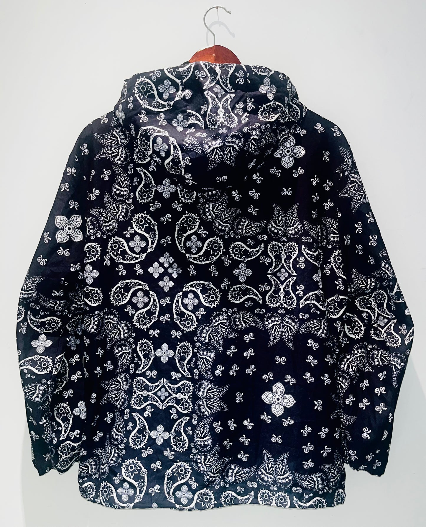 PAISLEY PATTERN SWEATSHIRT SIZE MEDIUM