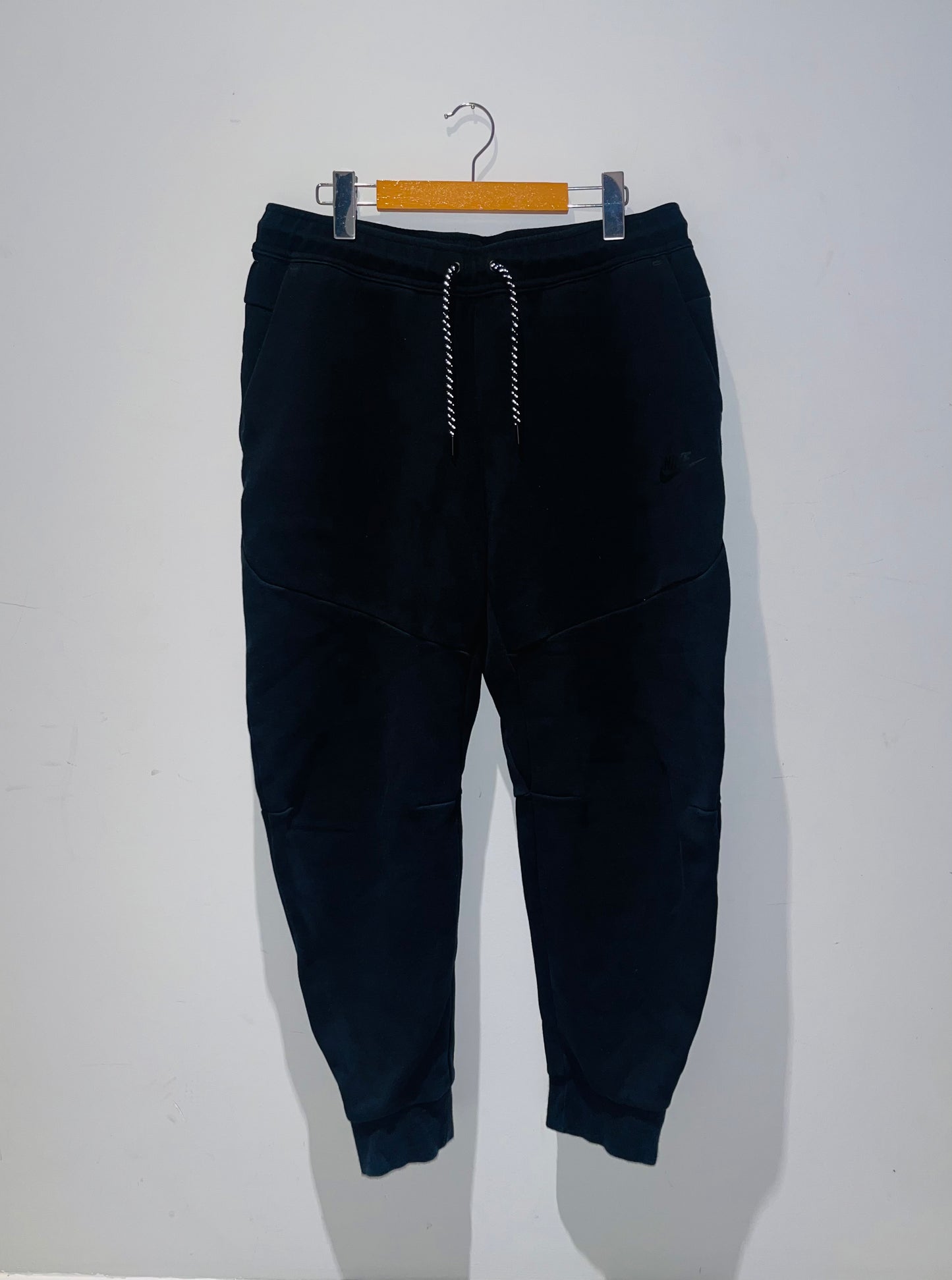 NIKE TECH BLACK SWEATPANTS SIZE LARGE
