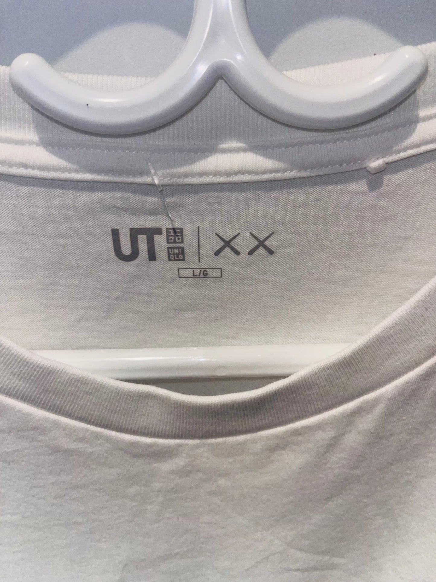 UNIQLO X KAWS TSHIRT SIZE LARGE