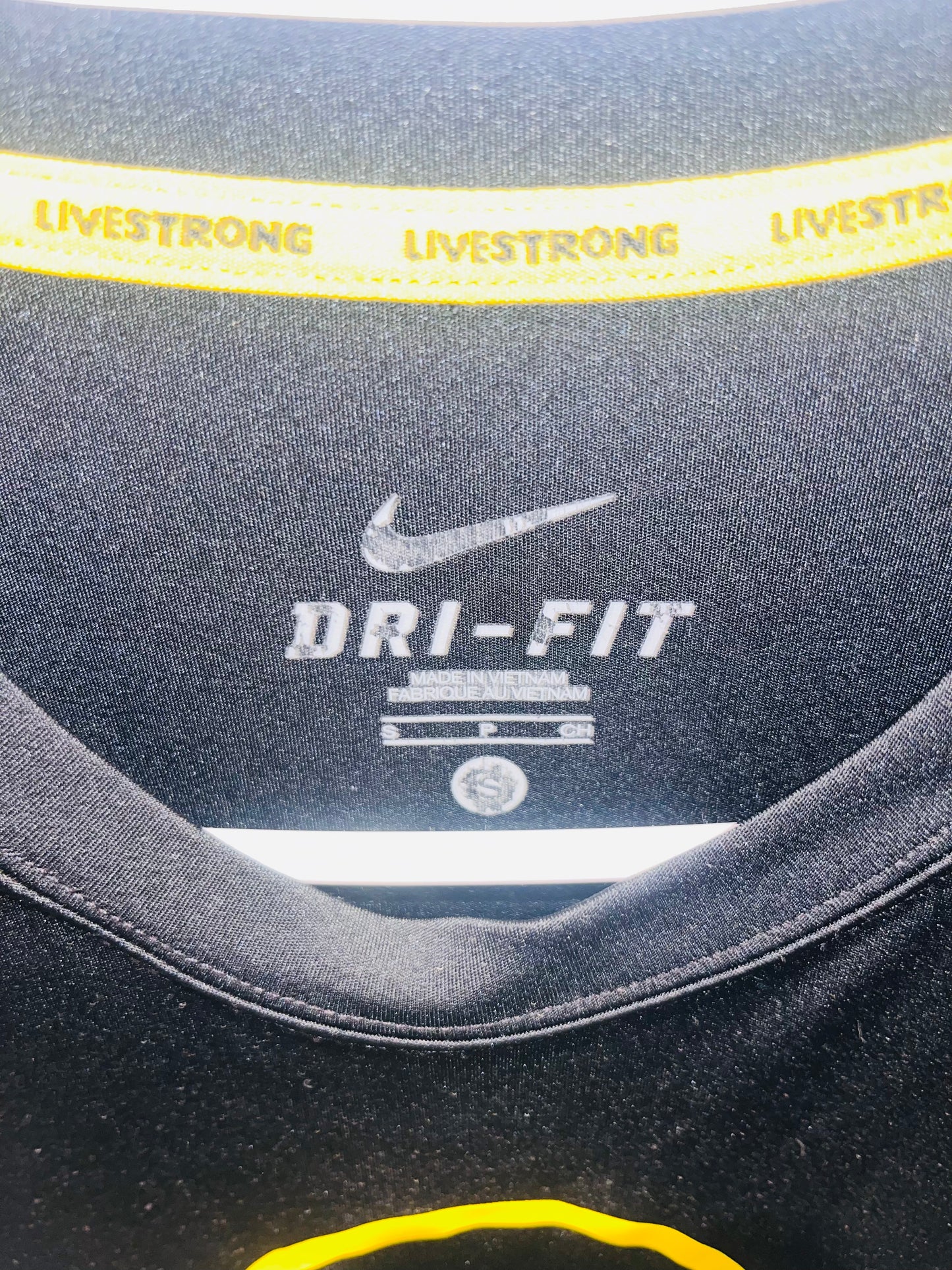 VINTAGE LIVESTRONG TANKTOP SIZE SMALL