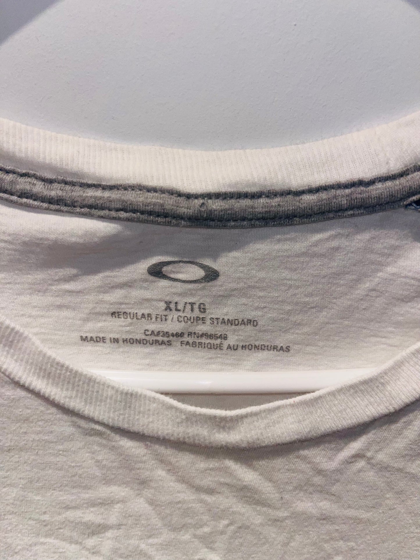 VINTAGE OAKLEY TSHIRT SIZE XLARGE