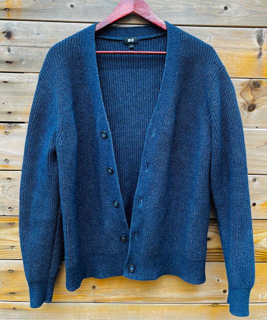 UNIQLO MENS SIZE MEDIUM BLUE KNIT CARDIGAN