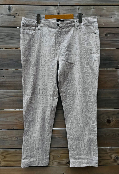 JESSCIA SNAKE PRINTED OFF WHITE WOMENS DENIM SIZE SMALL