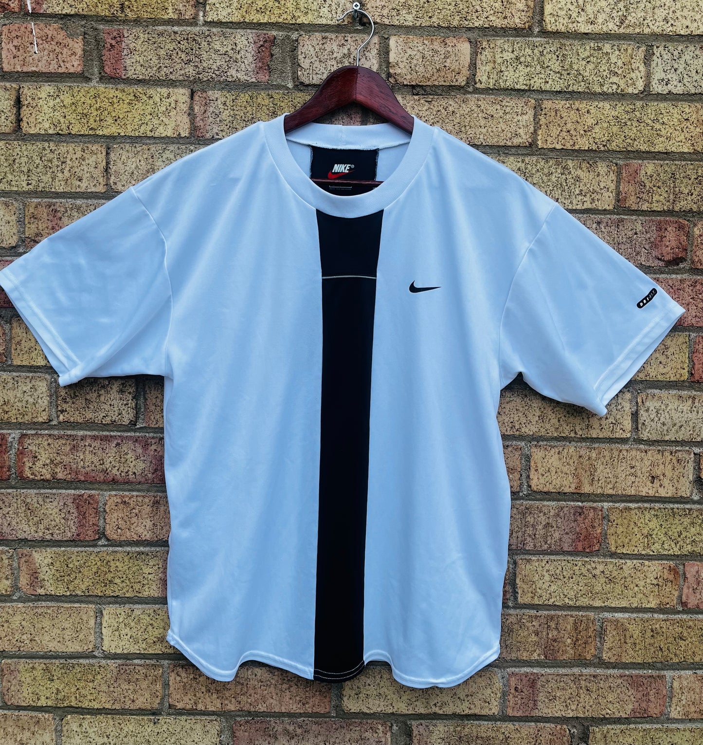 NIKE DRI-FIT WHITE TSHIRT SIZE MEDIUM
