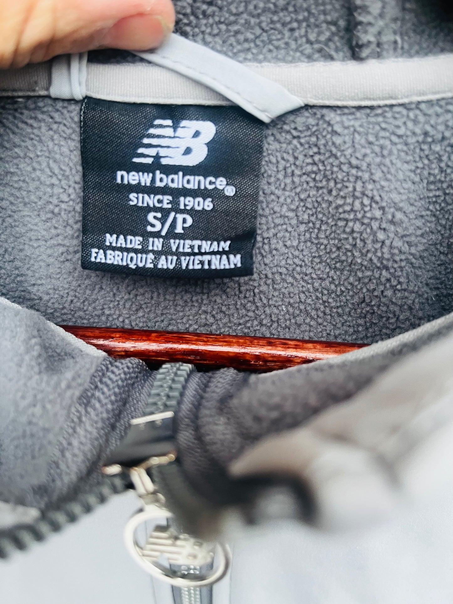 NEW BALANCE WOMENS GREY JACKET SIZE SMALL