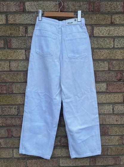 VINTAGE WOMENS WHITE DENIM JEANS SIZE 27