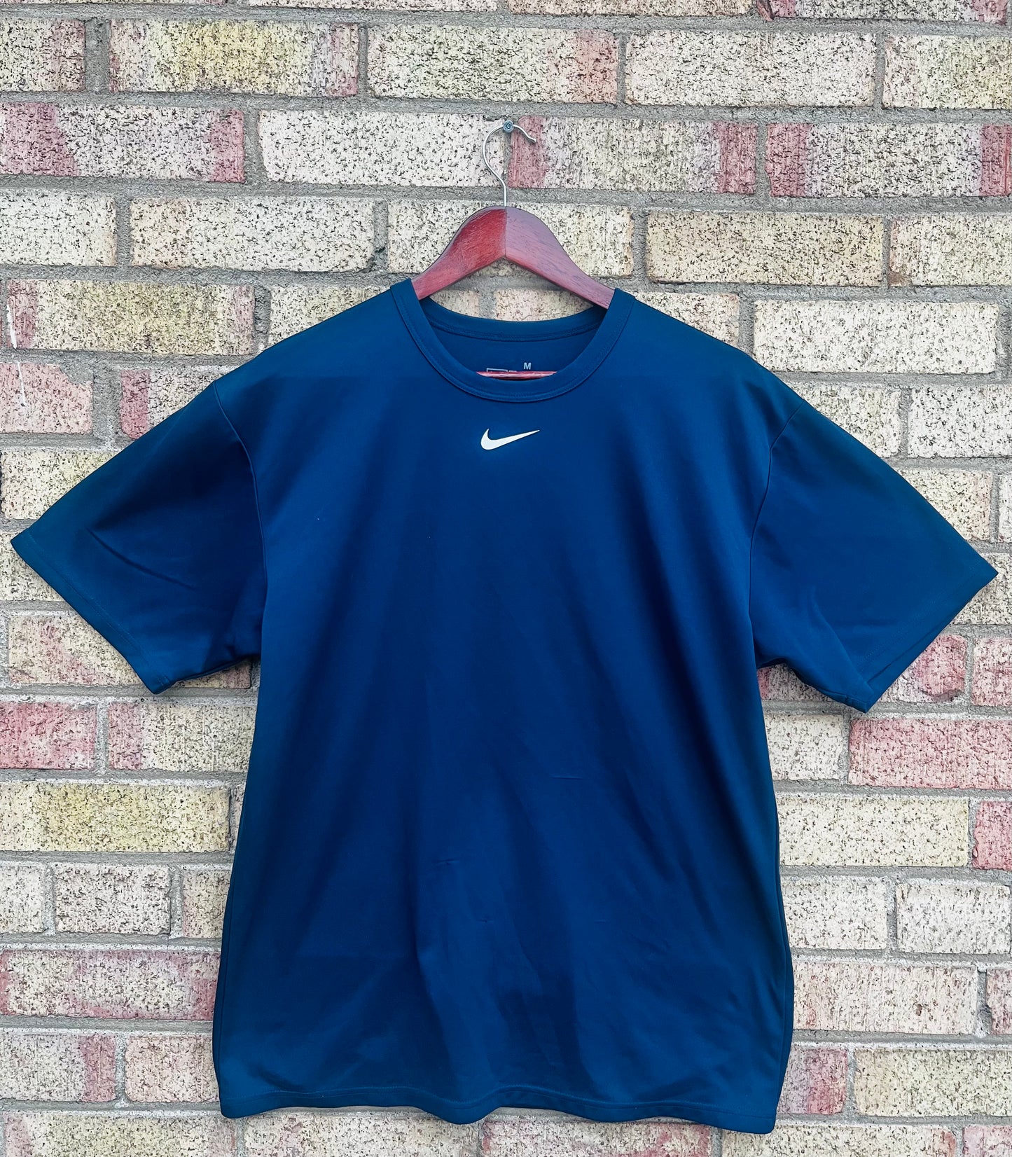 NIKE DRI-FIT DARK BLUE TSHIRT SIZE MEDIUM