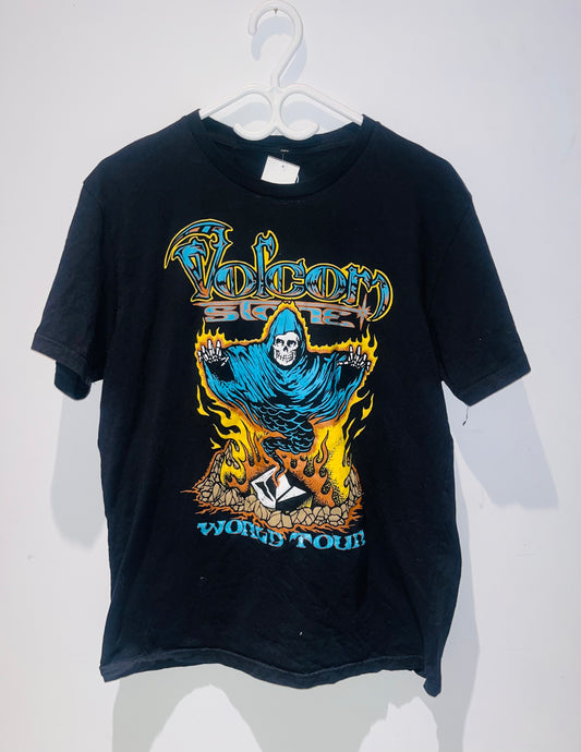 VINTAGE VOLCOM STONE WORLD TOUR TSHIRT SIZE LARGE