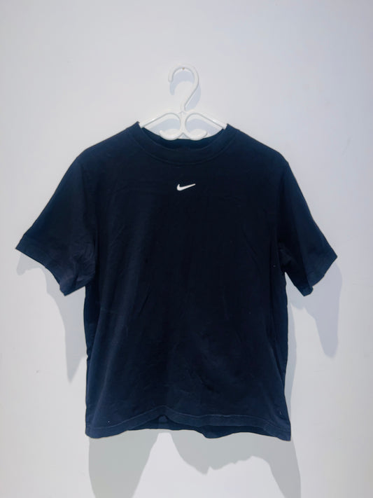 NIKE LOGO TSHIRT SIZE SMALL