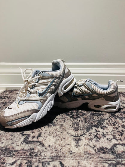 WOMENS NIKE AIR RUNNING SNEAKERS SIZE 7.5