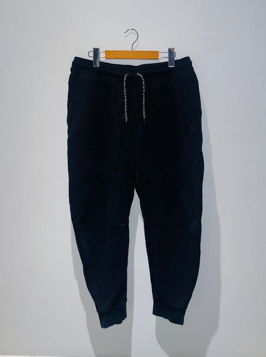 NIKE TECH BLACK SWEATPANTS SIZE LARGE