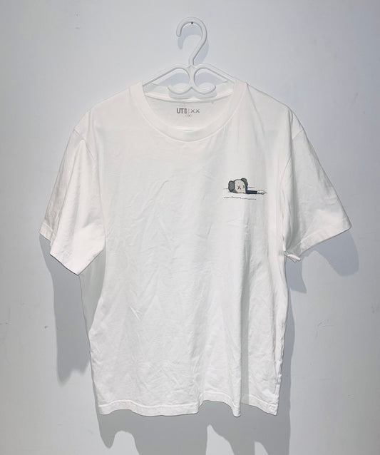 UNIQLO X KAWS TSHIRT SIZE LARGE