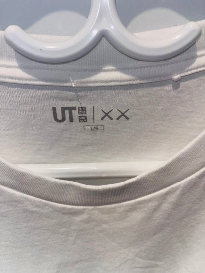 UNIQLO X KAWS TSHIRT SIZE LARGE