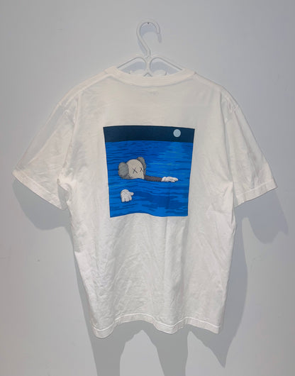 UNIQLO X KAWS TSHIRT SIZE LARGE