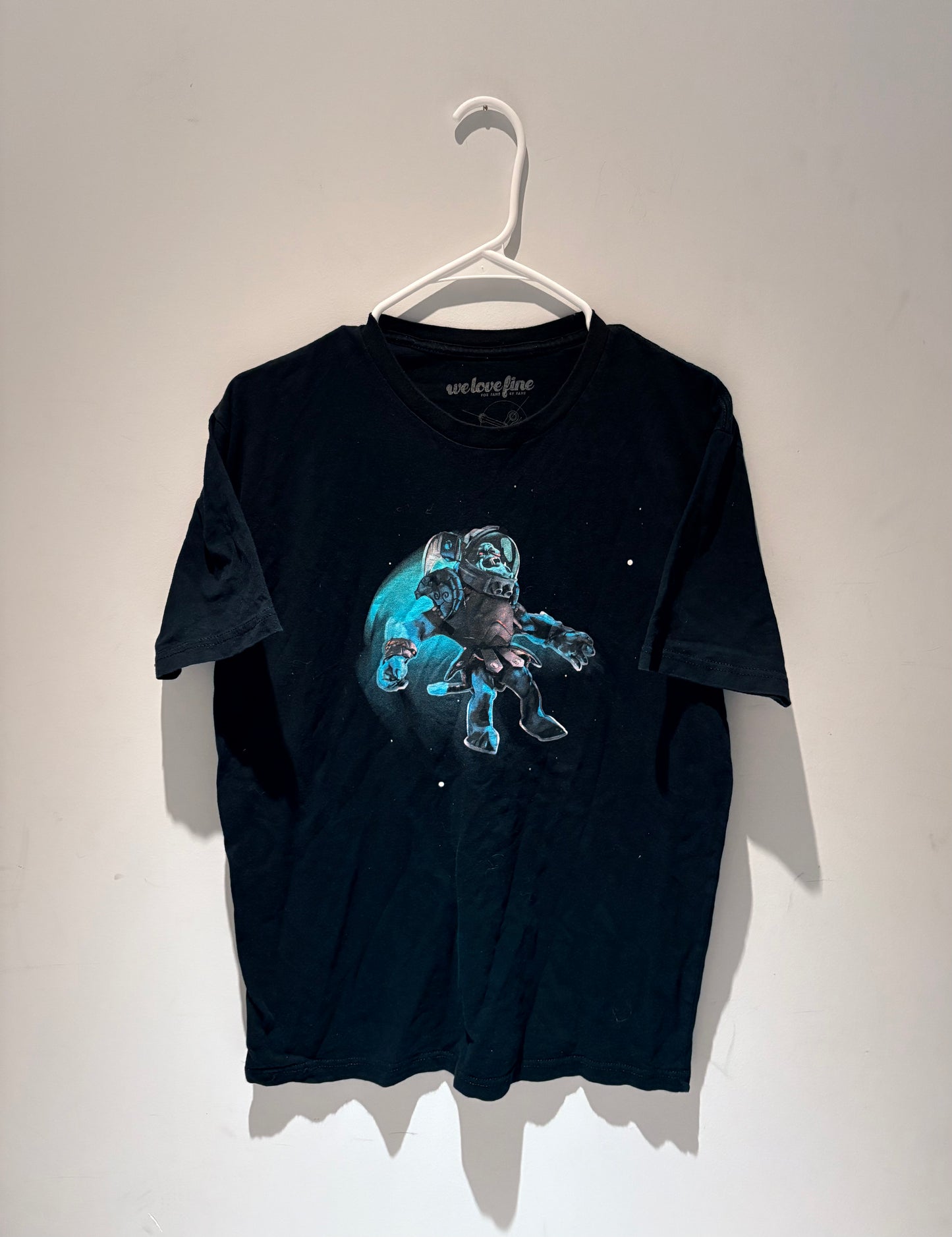 VINTAGE BLACK GRAPHIC TSHRT SIZE MEDIUM