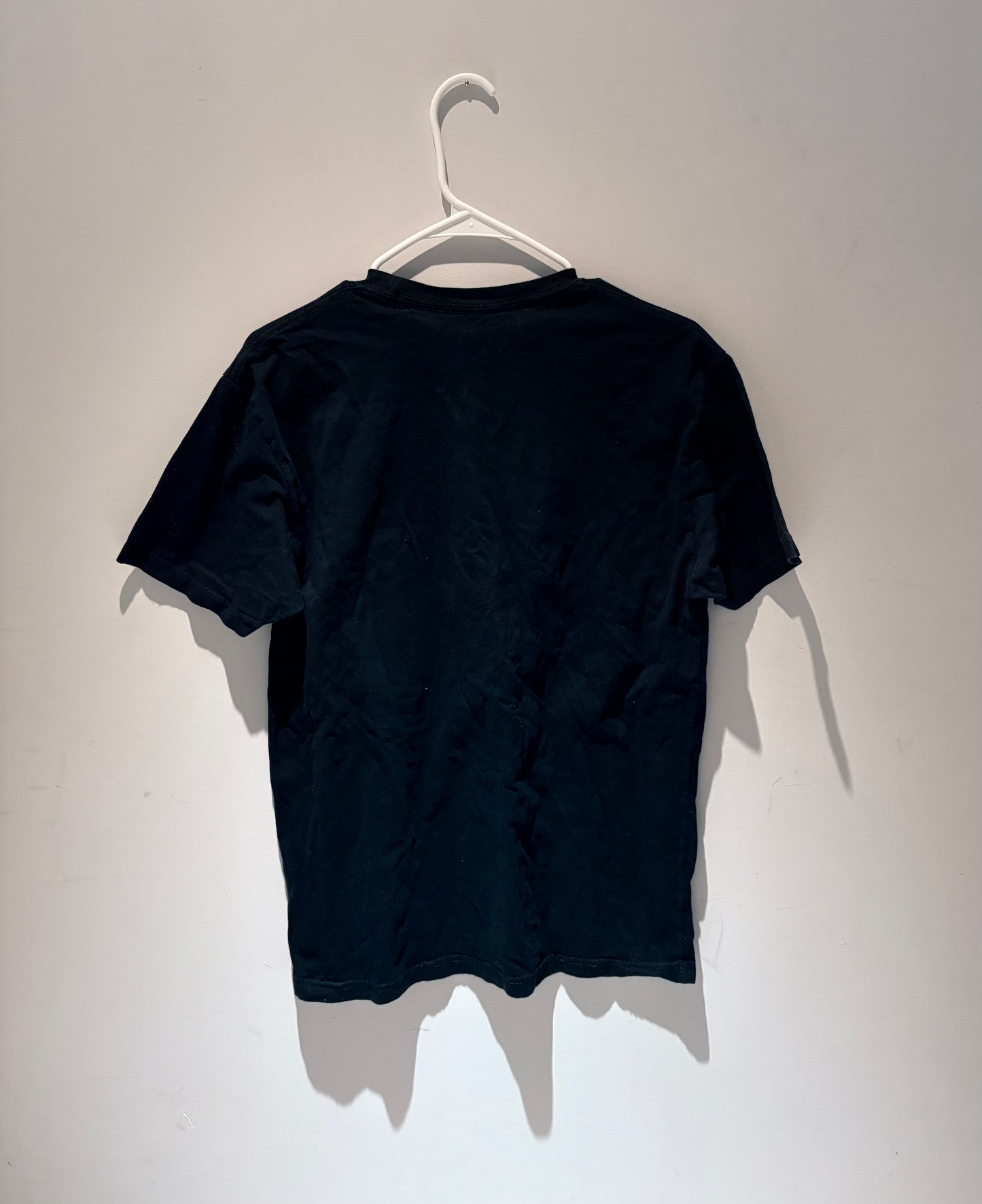 VINTAGE BLACK GRAPHIC TSHRT SIZE MEDIUM