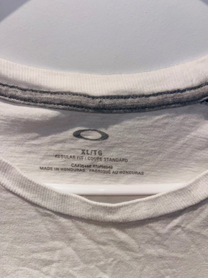 VINTAGE OAKLEY TSHIRT SIZE XLARGE